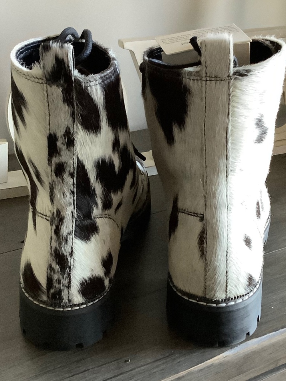 Cowhide boot - Picture 7 of 9